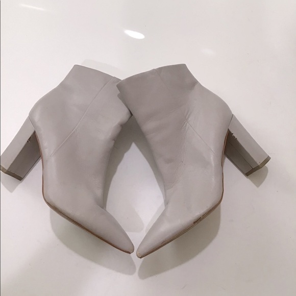 Marc Fisher Ulani Pointed toe grey leather block heel ankle booties size 8 - Picture 1 of 5